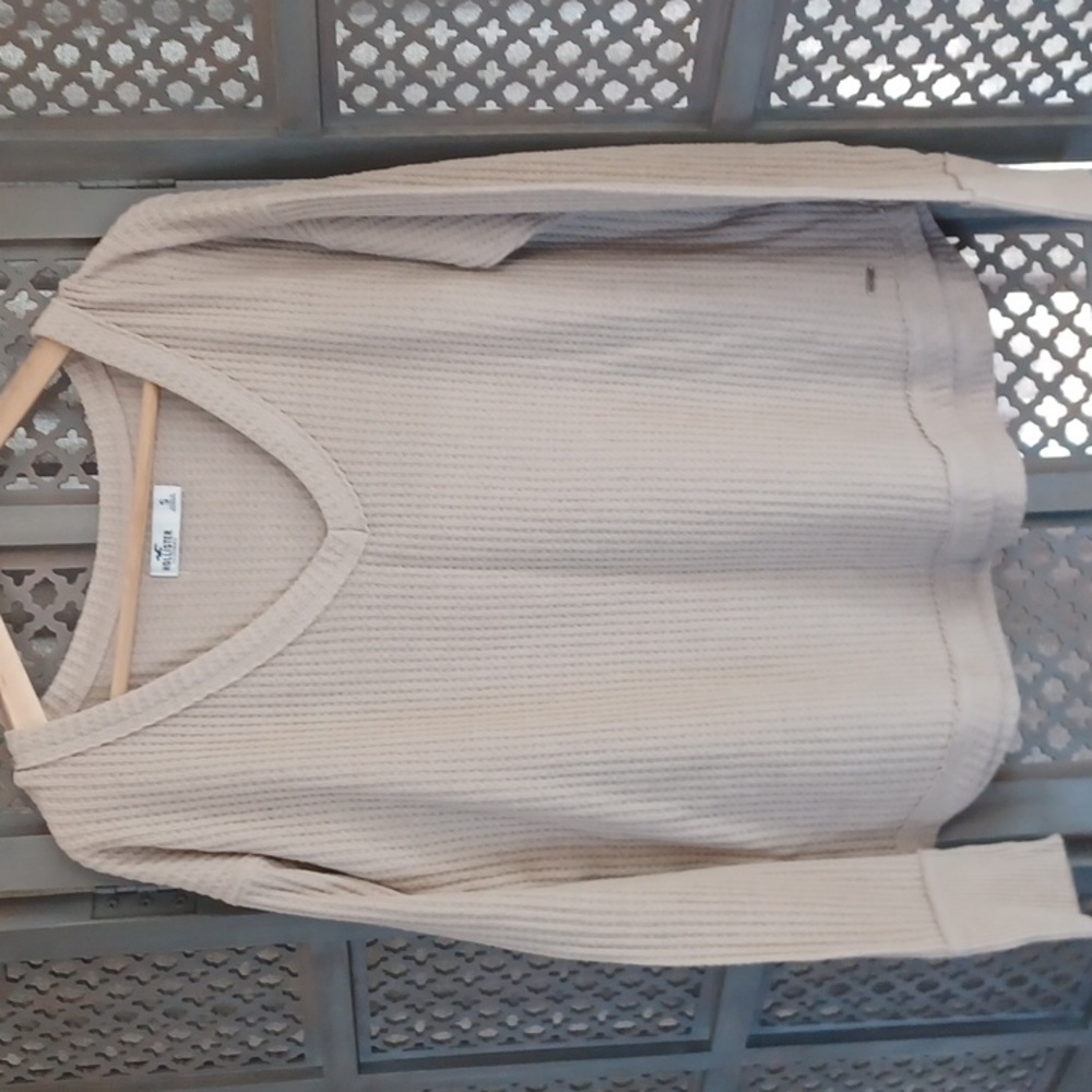 HOLLISTER FLANNEL LIKE LONG SLEEVE SHIRT.  Like New SIZE SMALL. LIGHT BROWN
